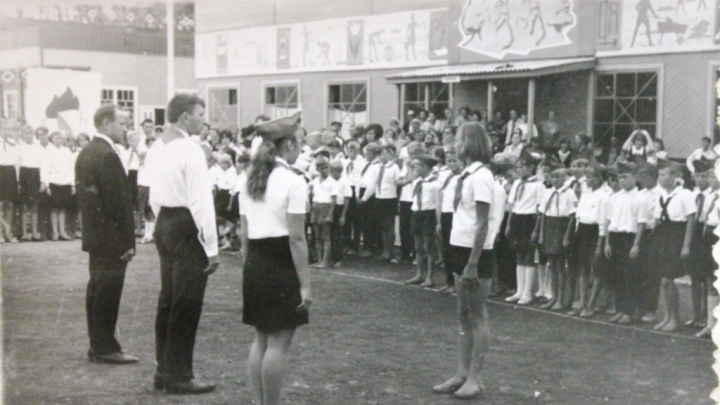 Директор лагеря Ленинец Прибытко и старший пионерский вжатый Илютиков Директор лагеря Ленинец Прибытко и старший пионерский вжатый Илютиков