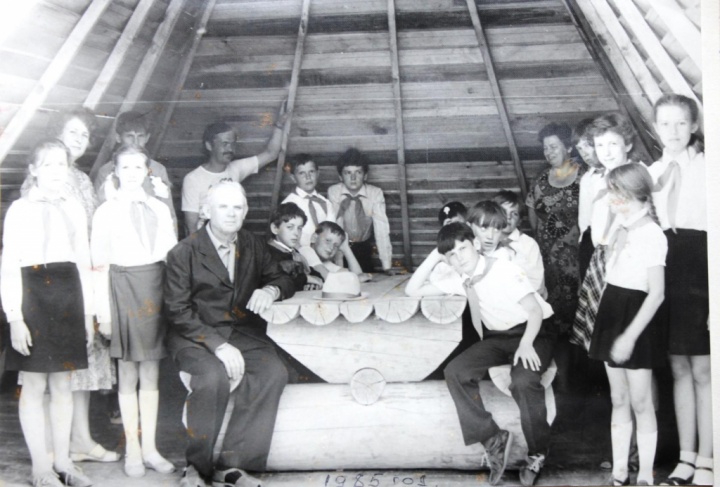 Шалаши в сквере Победы